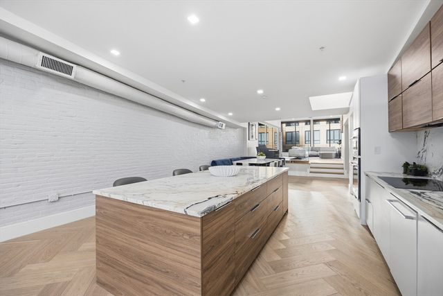 125 Broad St PH, Boston, MA 02110