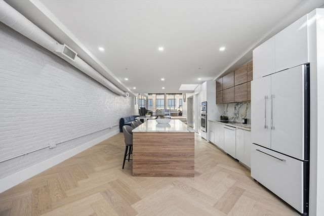 125 Broad St PH, Boston, MA 02110