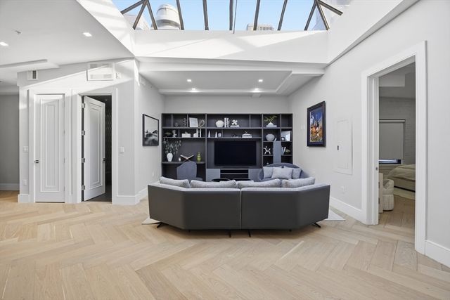 125 Broad St PH, Boston, MA 02110