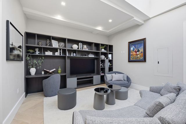 125 Broad St PH, Boston, MA 02110