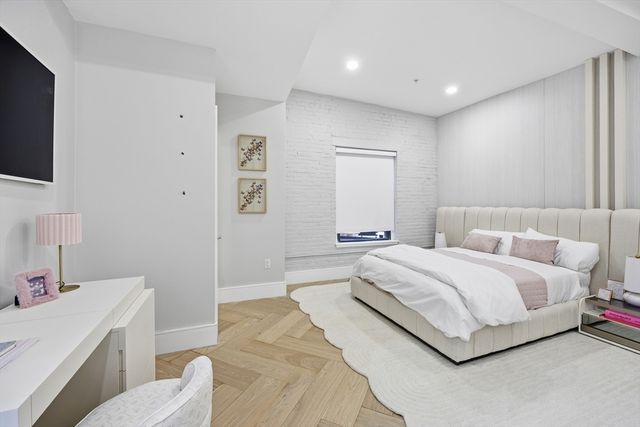 125 Broad St PH, Boston, MA 02110