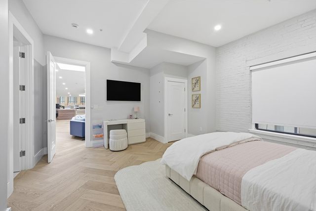 125 Broad St PH, Boston, MA 02110