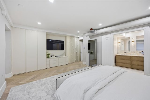 125 Broad St PH, Boston, MA 02110