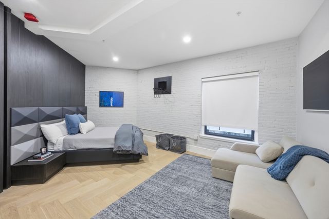 125 Broad St PH, Boston, MA 02110