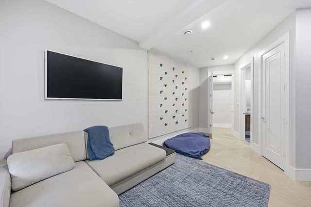 125 Broad St PH, Boston, MA 02110