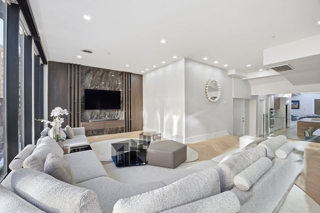 125 Broad St PH, Boston, MA 02110