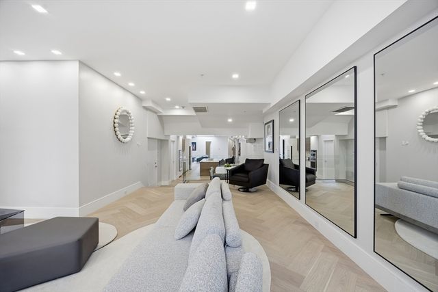 125 Broad St PH, Boston, MA 02110