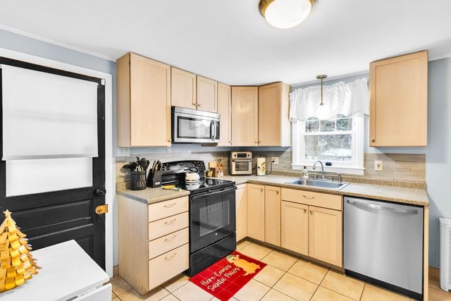 18 Westbrook Road, Worcester, MA 01602