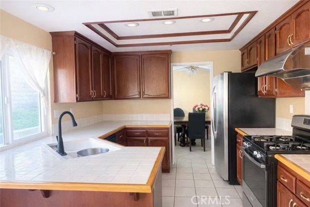 17094 Cambria, Fontana, CA 92336