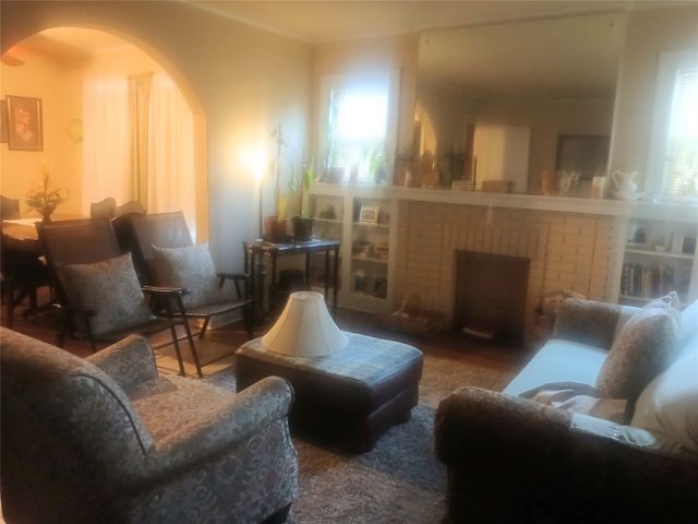 818 Winters Street, Dallas, TX 75216