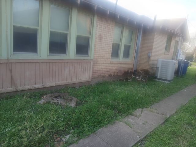 818 Winters Street, Dallas, TX 75216