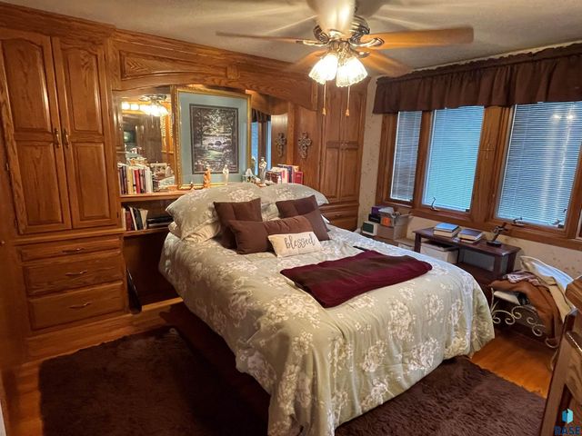 205 E 34th St Street, Sioux Falls, SD 57105