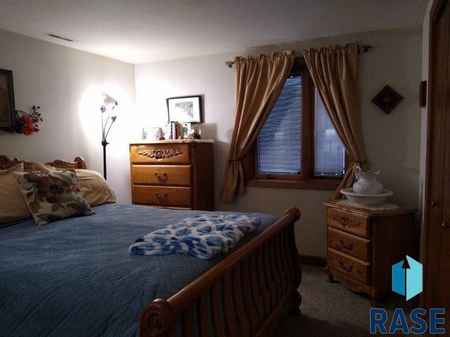 205 E 34th St Street, Sioux Falls, SD 57105