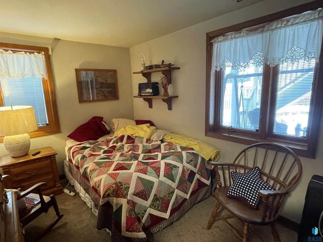 205 E 34th St Street, Sioux Falls, SD 57105