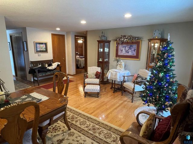 205 E 34th St Street, Sioux Falls, SD 57105
