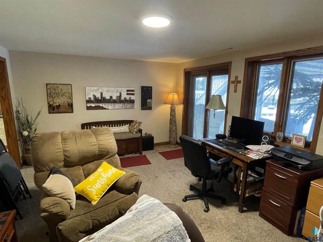 205 E 34th St Street, Sioux Falls, SD 57105