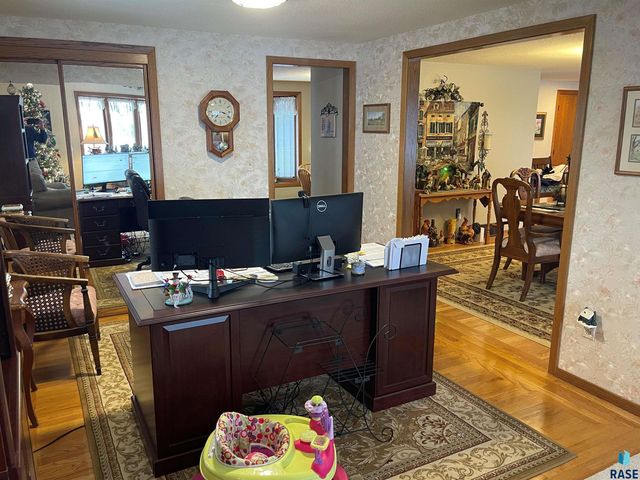 205 E 34th St Street, Sioux Falls, SD 57105