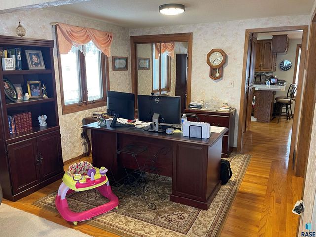 205 E 34th St Street, Sioux Falls, SD 57105