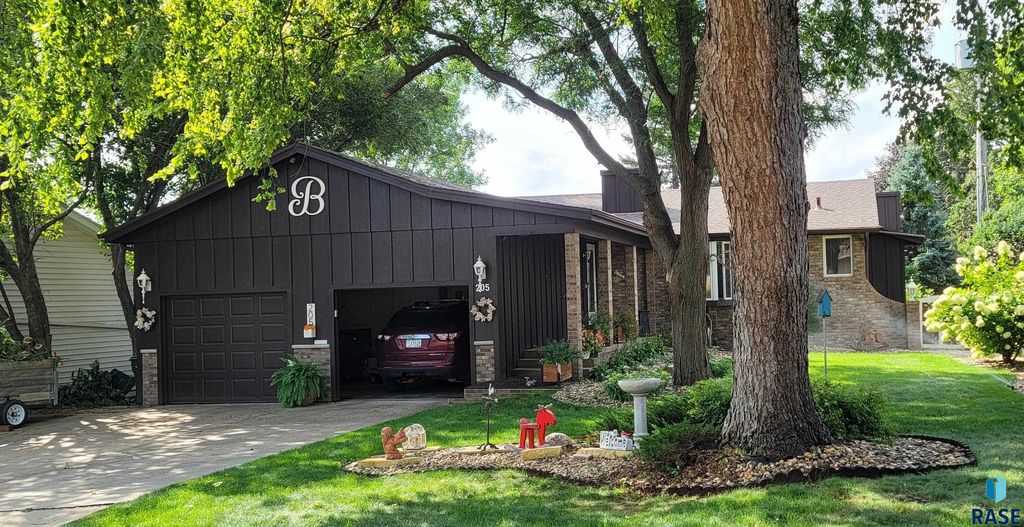 205 E 34th St Street, Sioux Falls, SD 57105
