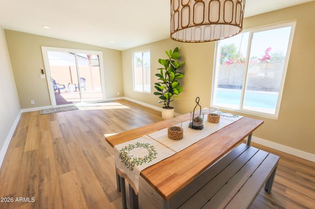 1940 W Kimberly Way, Phoenix, AZ 85027