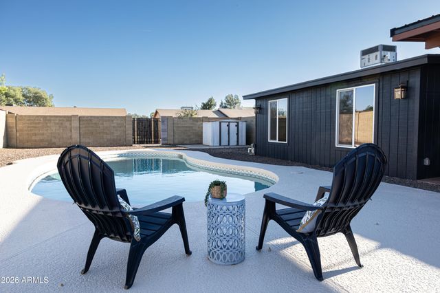 1940 W Kimberly Way, Phoenix, AZ 85027