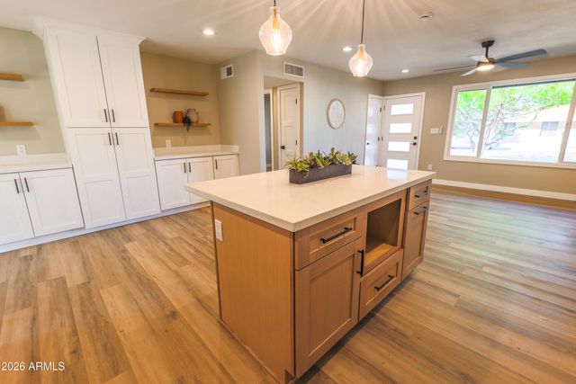 1940 W Kimberly Way, Phoenix, AZ 85027