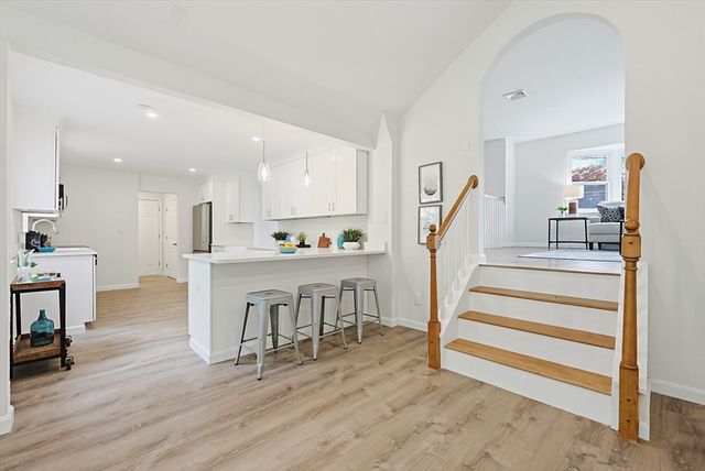 37 Temi Rd, Holliston, MA 01746