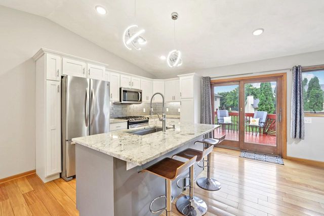 15 Eastridge Court, Madison, WI 53716