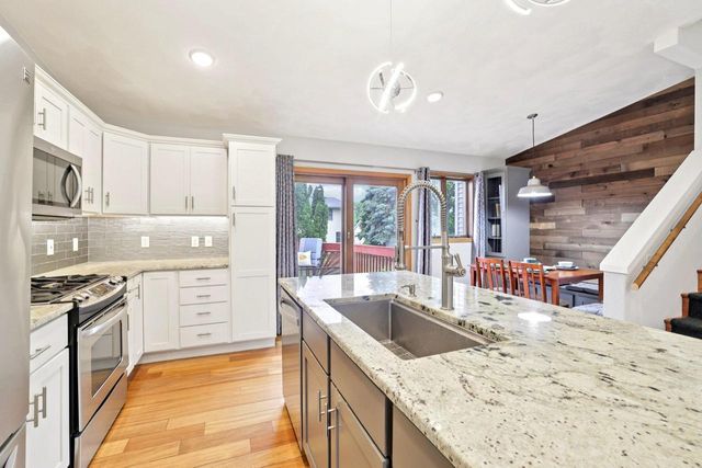 15 Eastridge Court, Madison, WI 53716