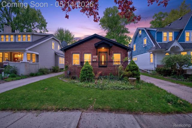 1781 Brys Drive, Grosse Pointe Woods, MI 48236