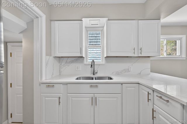 1781 Brys Drive, Grosse Pointe Woods, MI 48236