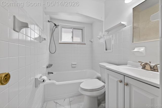 1781 Brys Drive, Grosse Pointe Woods, MI 48236
