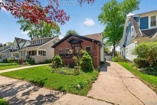 1781 Brys Drive, Grosse Pointe Woods, MI 48236