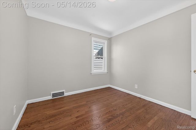 1781 Brys Drive, Grosse Pointe Woods, MI 48236