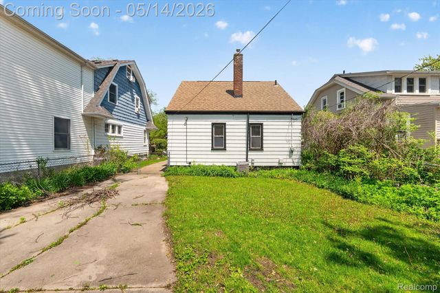 1781 Brys Drive, Grosse Pointe Woods, MI 48236