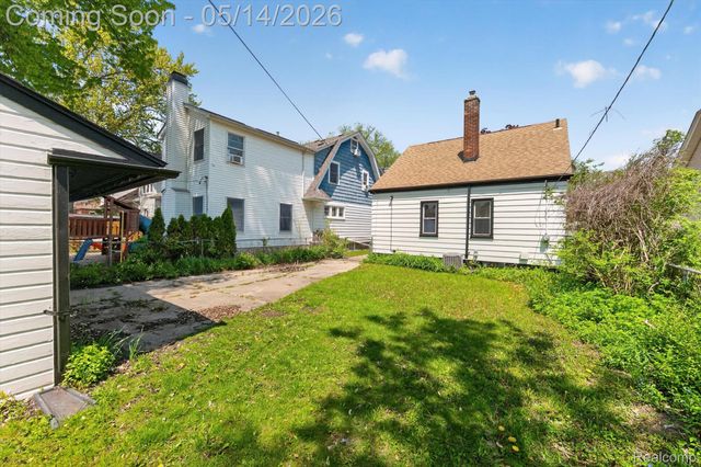 1781 Brys Drive, Grosse Pointe Woods, MI 48236