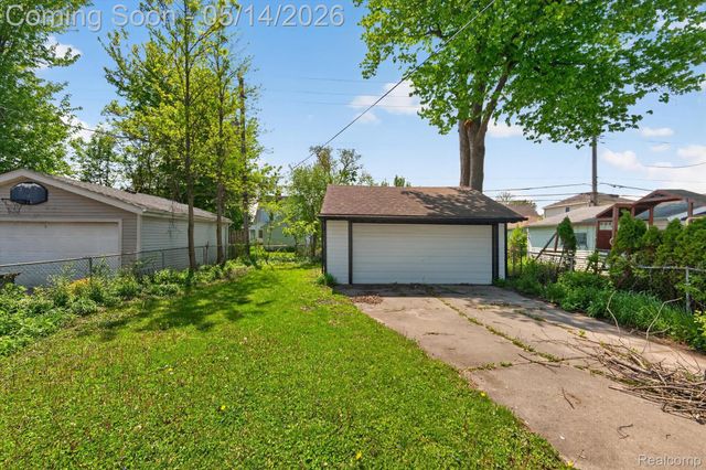 1781 Brys Drive, Grosse Pointe Woods, MI 48236