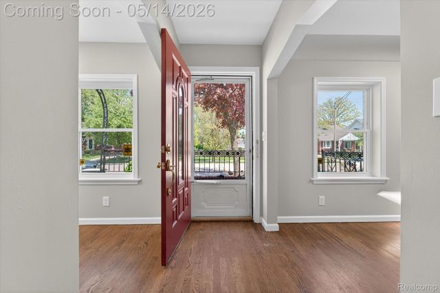 1781 Brys Drive, Grosse Pointe Woods, MI 48236
