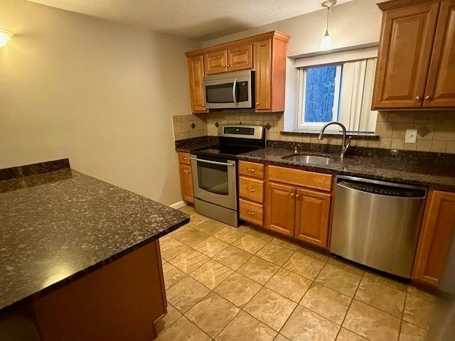 5455 N Main St 12A, Fall River, MA 02720