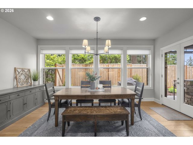 4200 UPPER Dr, Lake Oswego, OR 97035