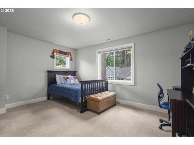 4200 UPPER Dr, Lake Oswego, OR 97035
