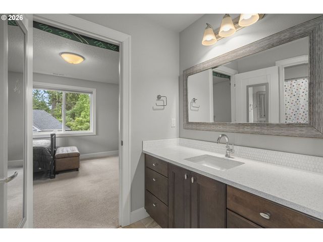 4200 UPPER Dr, Lake Oswego, OR 97035