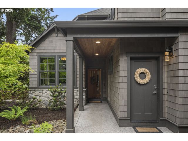 4200 UPPER Dr, Lake Oswego, OR 97035
