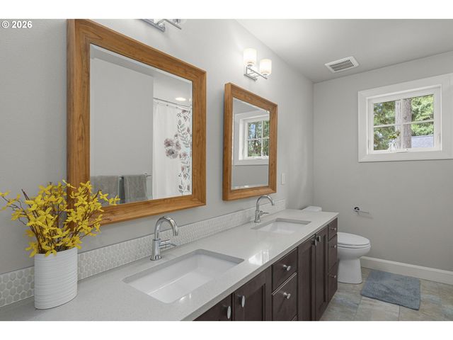 4200 UPPER Dr, Lake Oswego, OR 97035