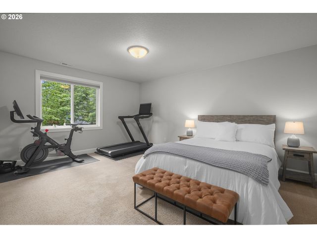 4200 UPPER Dr, Lake Oswego, OR 97035