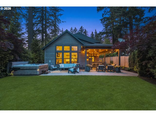 4200 UPPER Dr, Lake Oswego, OR 97035