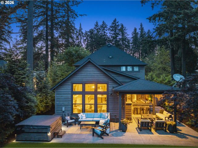 4200 UPPER Dr, Lake Oswego, OR 97035