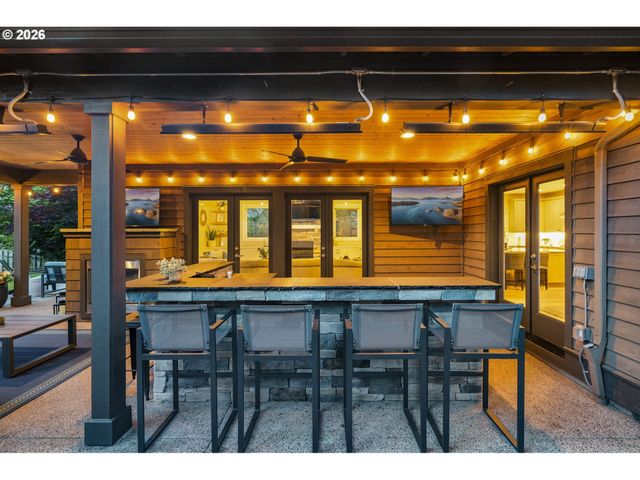4200 UPPER Dr, Lake Oswego, OR 97035