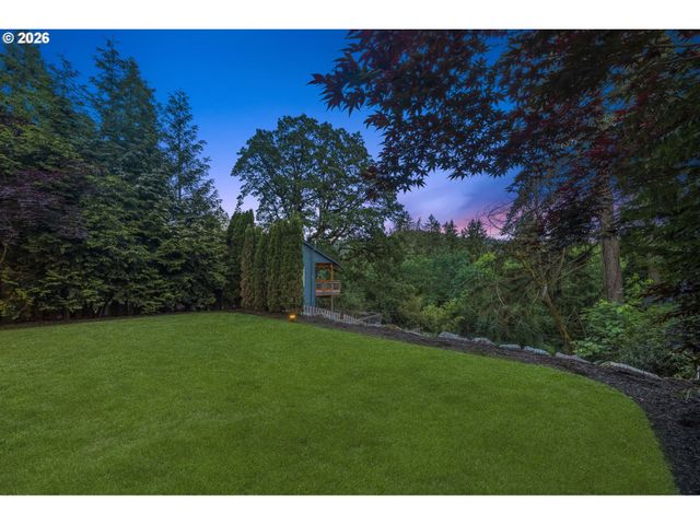 4200 UPPER Dr, Lake Oswego, OR 97035