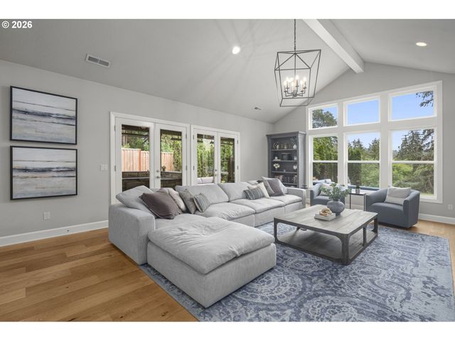 4200 UPPER Dr, Lake Oswego, OR 97035